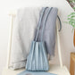 Achetez le sac à bandoulière plissé japonais sur AOMshop