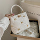 "Sac carré en bandoulière à motif losange riveté AOMshop - petit et pratique"
