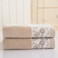 Les serviettes en coton absorbant Wisteria Flower 32 plis Jacquard chez AOMshop Light brown 34x73 1pc