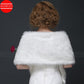 Manteau en fausse fourrure pour mariage | AOMshop