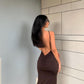 "Robe d'été midi sexy à bretelles pour femmes avec dos décolleté et détails ruchés"