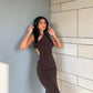 "Robe d'été midi sexy à bretelles pour femmes avec dos décolleté et détails ruchés"